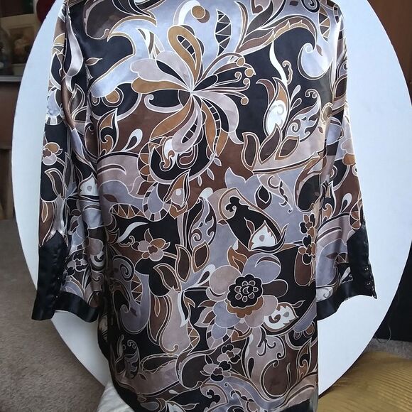 Violet&Claire Satin Floral Tunic Style Blouse Size L - Picture 8 of 10